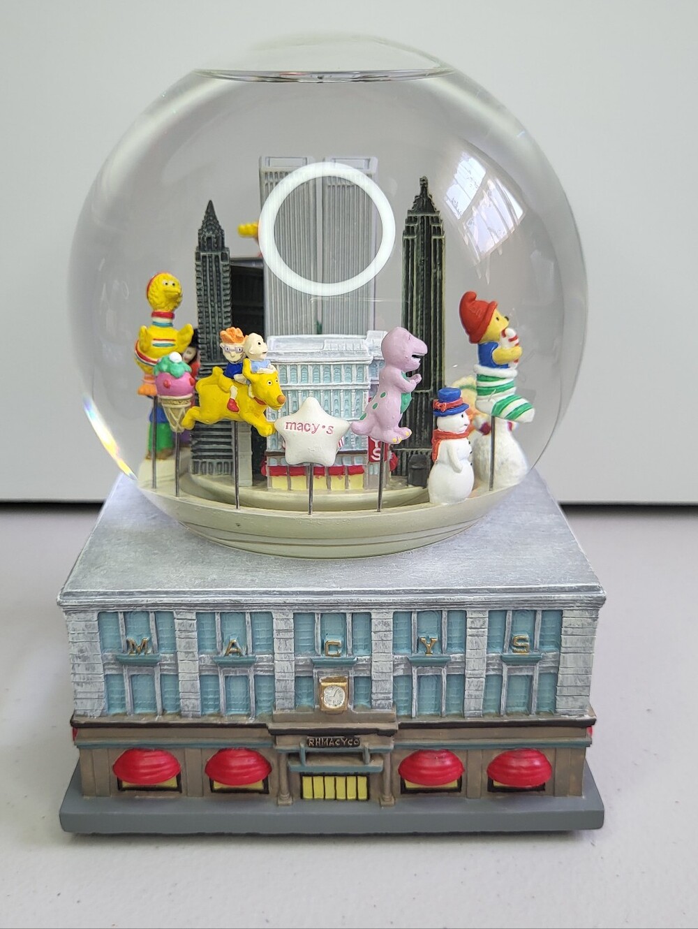 1999 Macy's Thanksgiving Day Parade Musical Snow Globe NYC Twin Towers Herald Sq